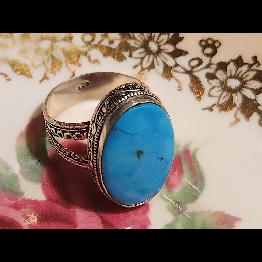 S8 3/4 925 Ring/Beautiful, Oval,Vibrant Blue Turqouise Cabo. Very Ornate Border.